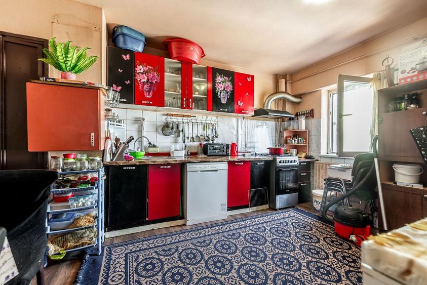 Apartament cu 5 camere semidecomandat în Micălaca