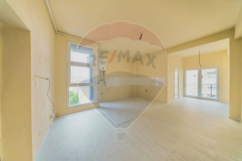 Apartament cu 2 camere semidecomandat în Intim
