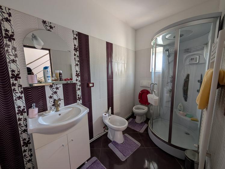 Duplex cu 5 camere cu Canalizare în Lilieci