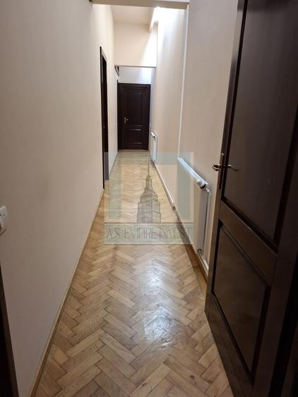 Apartament cu 4 camere decomandat, mobilat în Centrul Istoric