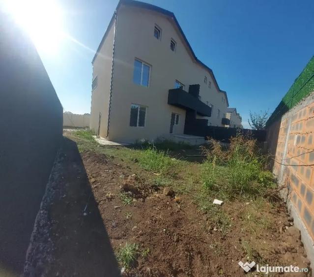 Casă cu 5 camere cu Teren 210 Mp în Central
