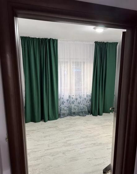 Apartament cu 4 camere decomandat, mobilat în Vitan