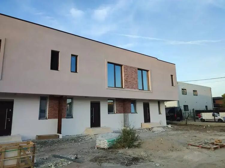 Casă cu 3 camere cu Teren 200 Mp în Vest