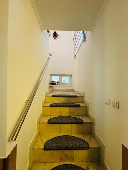Casă individuală cu 3 camere cu Canalizare în Central