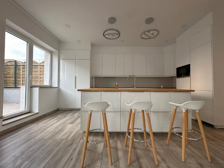 Penthouse cu 4 camere decomandat, mobilat în Herăstrău