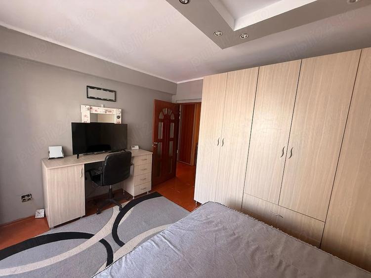 Apartament cu 3 camere semidecomandat în Florești