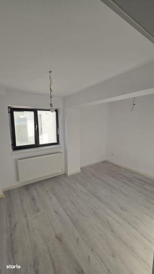 Apartament cu 3 camere în Hlincea