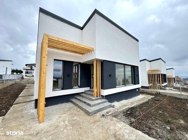 Casă cu 4 camere în Uricani