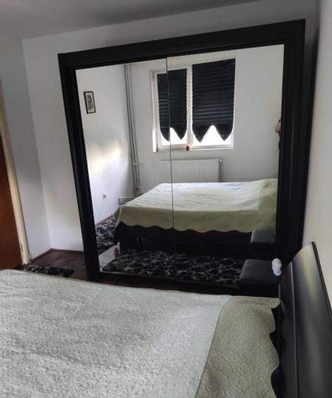 Apartament cu 3 camere semidecomandat în Abator