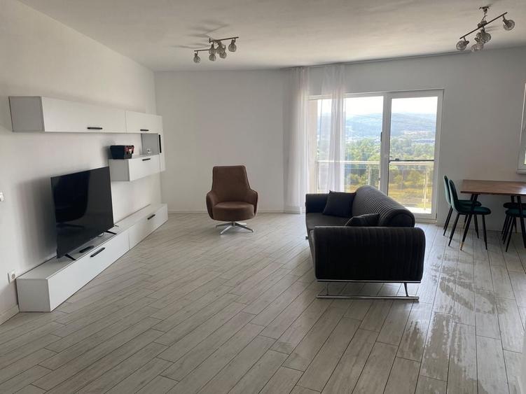 Apartament cu 3 camere decomandat în Dosu Bricii