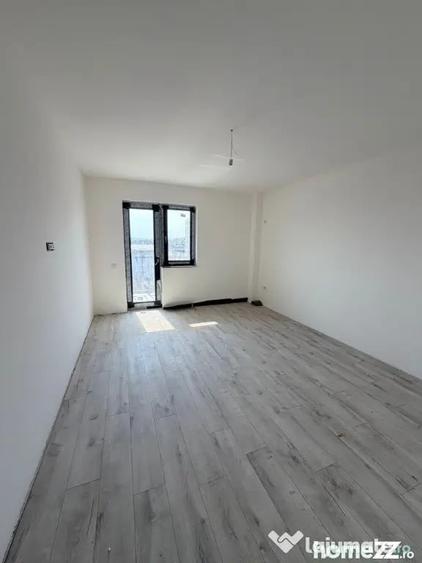 Apartament cu 3 camere semidecomandat în Rediu