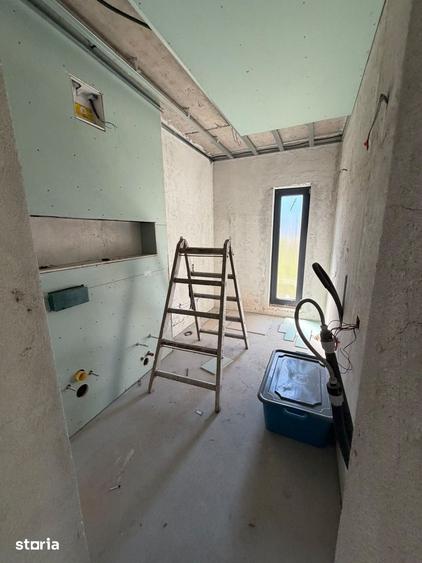 Casă cu 5 camere cu Teren 497 Mp în Central
