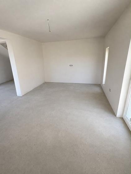 Duplex cu 4 camere cu Canalizare în Moșnița Nouă