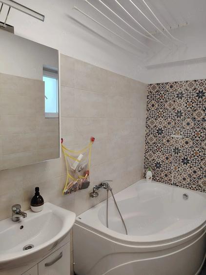 Apartament cu 3 camere decomandat în Metalurgiei