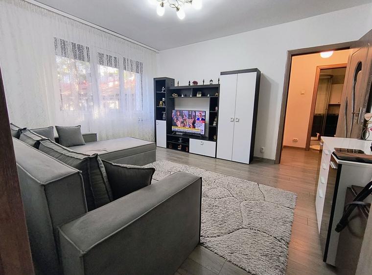 Apartament cu 2 camere semidecomandat, mobilat în Gara de Nord