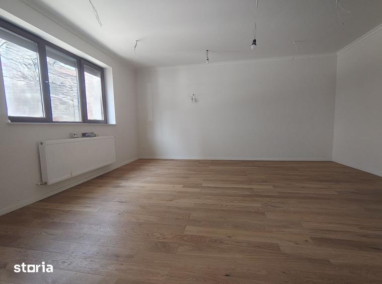 Casă cu 5 camere decomandat cu Teren 299 Mp în Central
