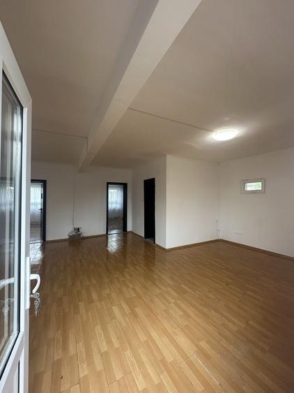 Casă cu 4 camere în Centura