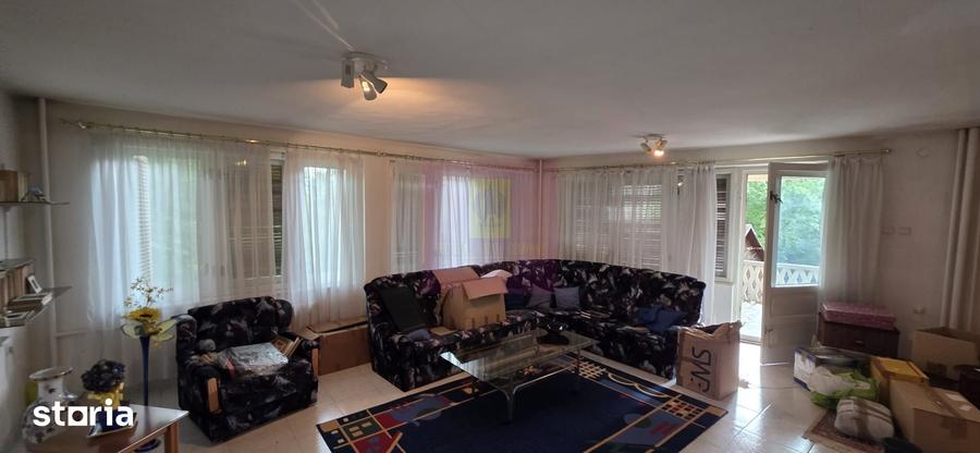 Casă cu 6 camere cu Teren 5116 Mp în Cornu