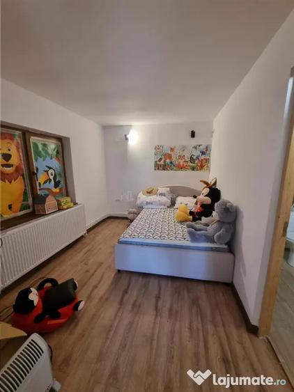 Casă cu 5 camere cu Teren 1694 Mp în Nanov