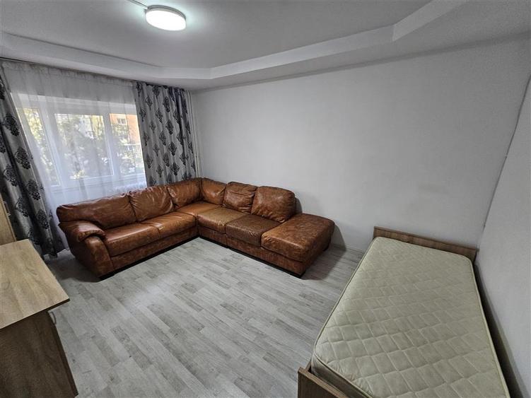 Apartament cu 3 camere decomandat, mobilat în Păcurari