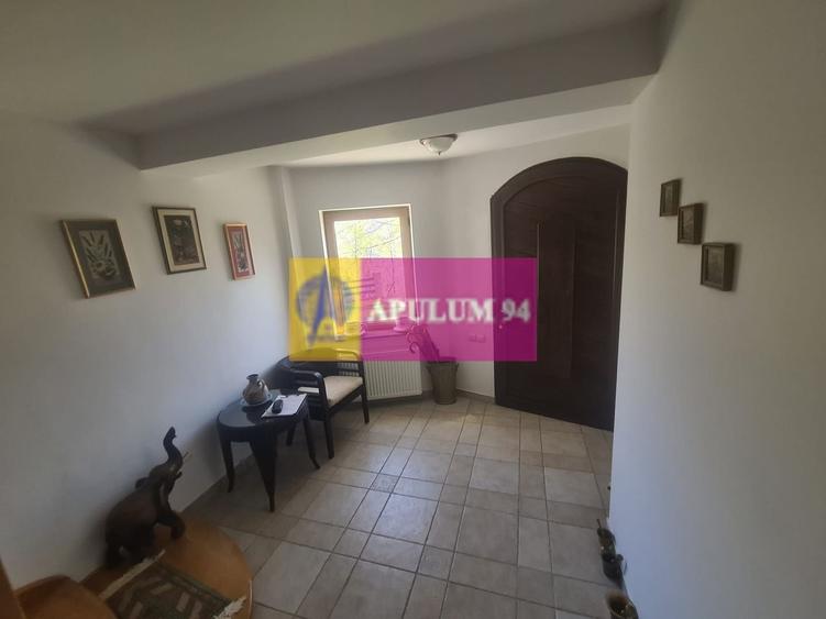 Casă individuală cu 9 camere cu Canalizare în Capul Câmpului