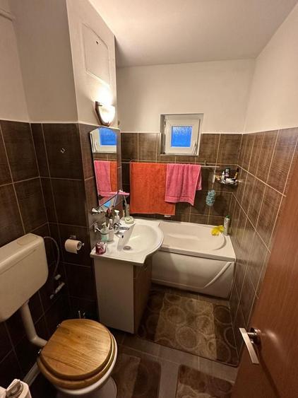 Apartament cu 4 camere decomandat în Bucovina