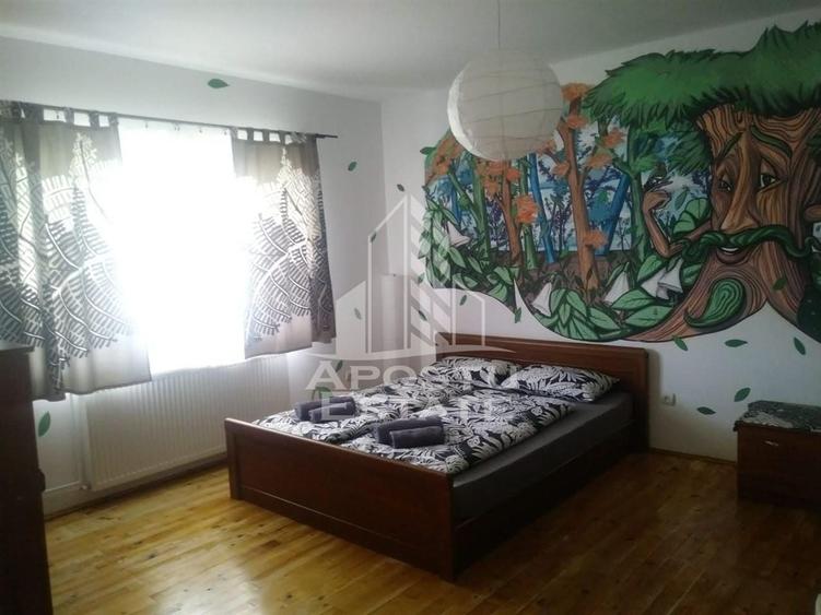 Casă individuală cu 8 camere cu Canalizare în Eșelnița