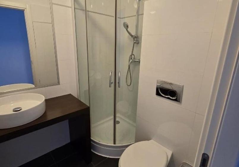 Apartament cu 5 camere decomandat, mobilat în Herăstrău
