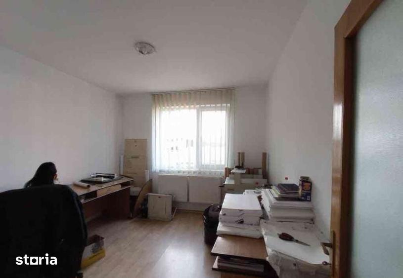 Casă cu 7 camere cu Teren 250 Mp în Vitan