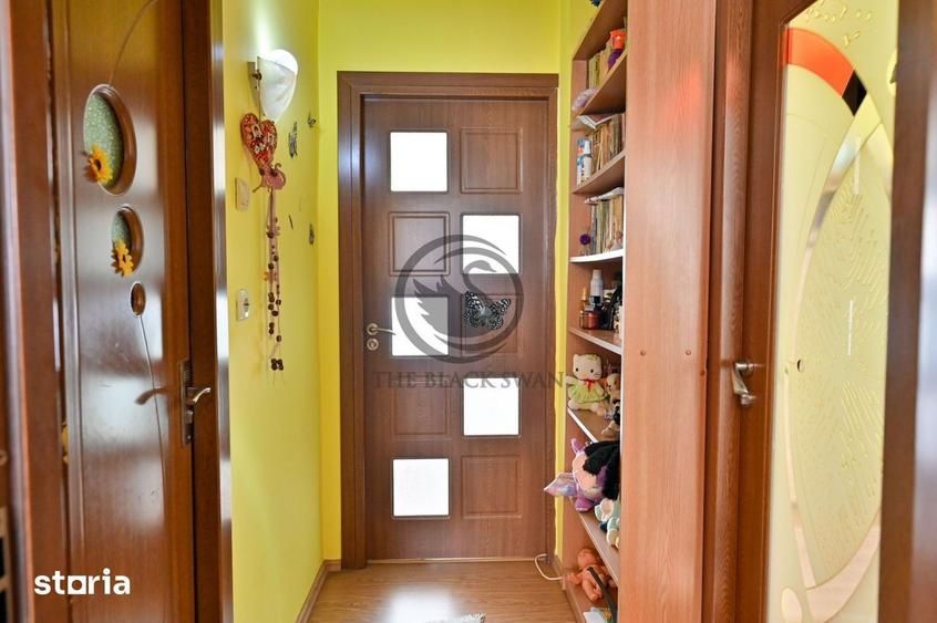 Apartament cu 3 camere semidecomandat, mobilat în Malu Roșu
