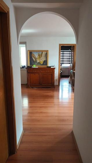 Casă individuală cu 10 camere cu Teren 331 Mp în Petricani