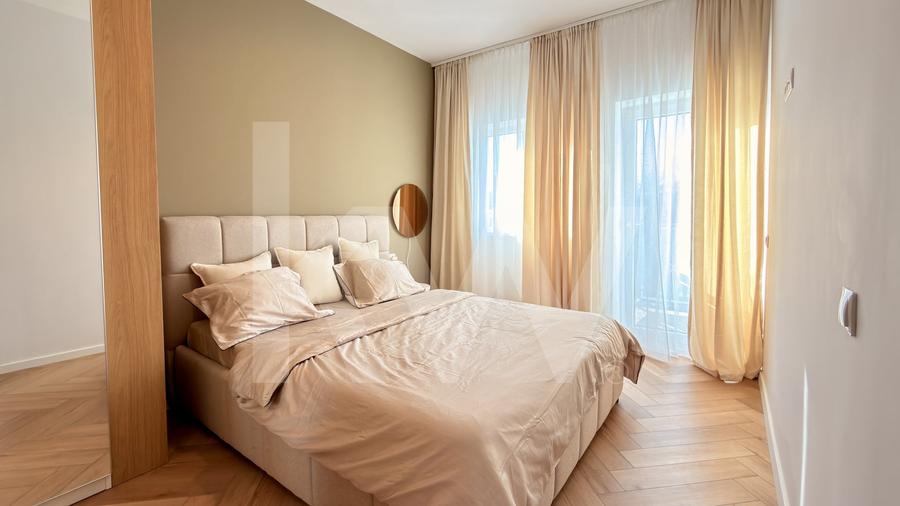 Apartament cu 3 camere semidecomandat, mobilat în Turnișor