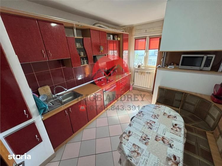 Apartament cu 4 camere decomandat în Ultracentral
