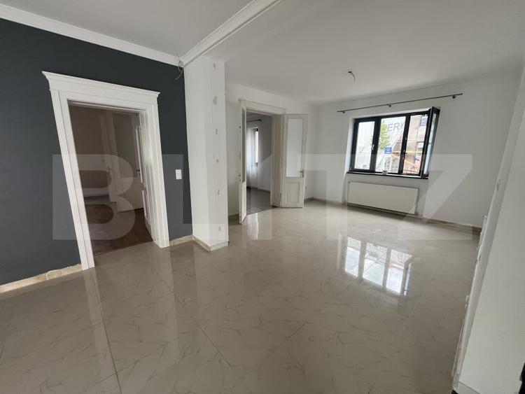 Casă individuală cu 5 camere cu Canalizare în Central