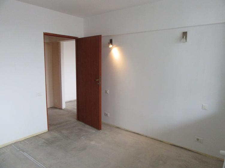 Apartament cu 2 camere semidecomandat în Baba Novac