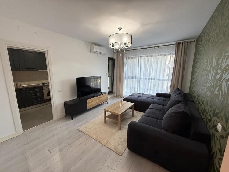 Apartament cu 3 camere semidecomandat, mobilat în Pipera