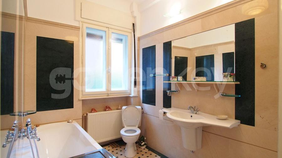 Apartament cu 5 camere semidecomandat în Dorobanți
