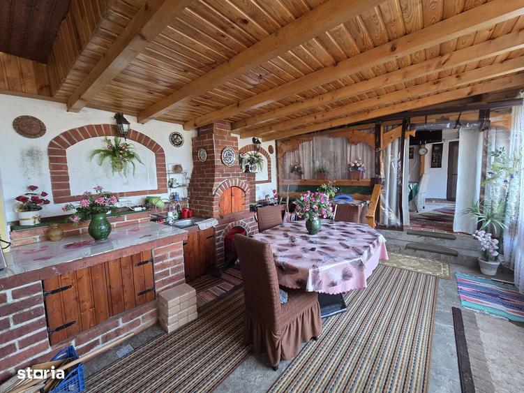 Casă cu 5 camere cu Teren 443 Mp în Central