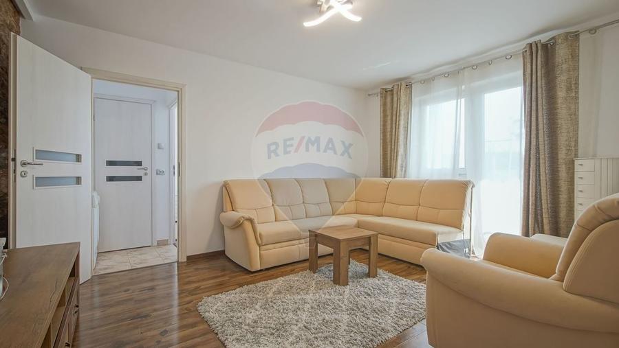 Apartament cu 3 camere semidecomandat în Nord