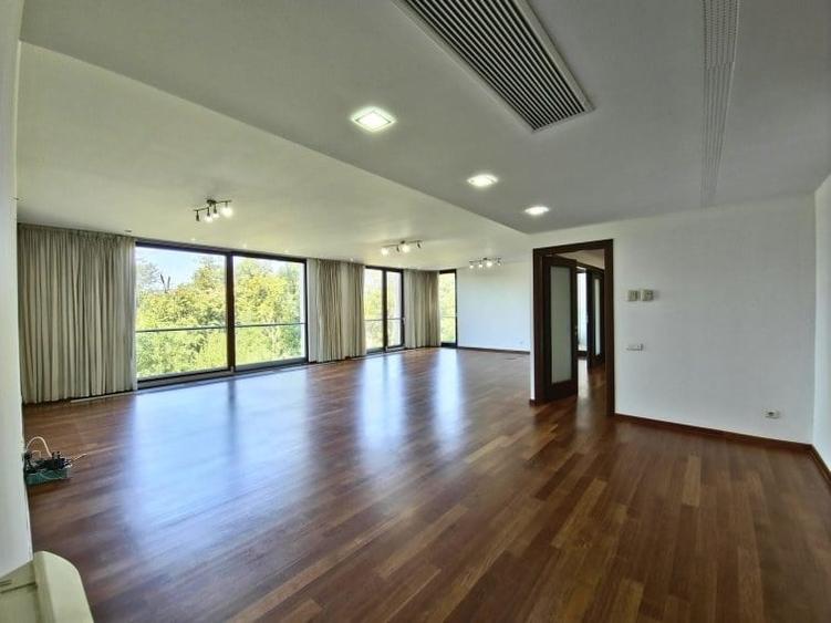 Apartament cu 5 camere în Aviatorilor