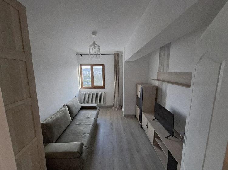 Apartament cu 3 camere decomandat în Gară