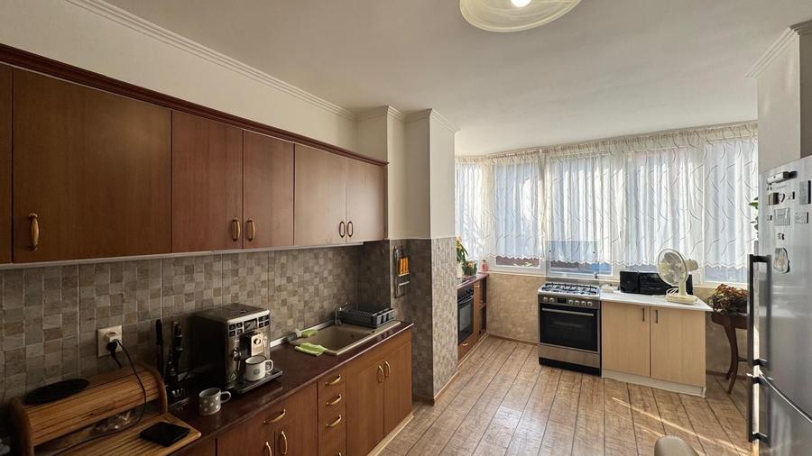 Apartament cu 3 camere decomandat în Central