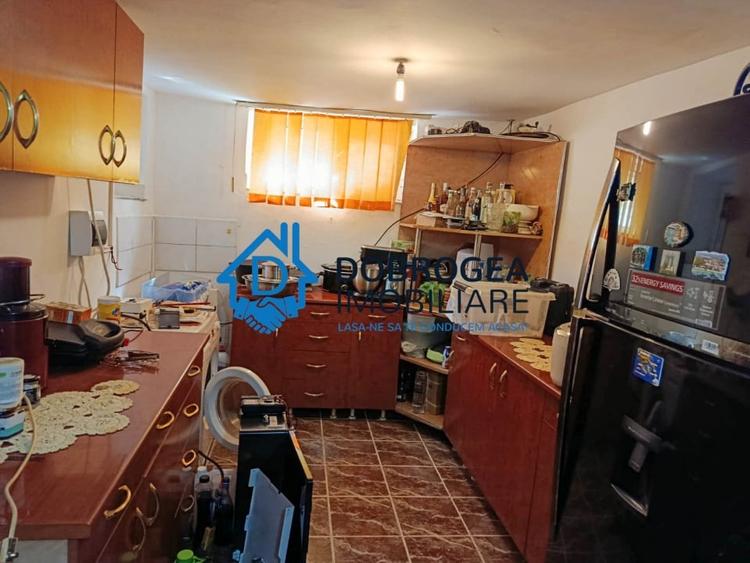 Casă individuală cu 3 camere cu Canalizare în Central