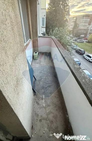 Apartament cu 3 camere semidecomandat în Central