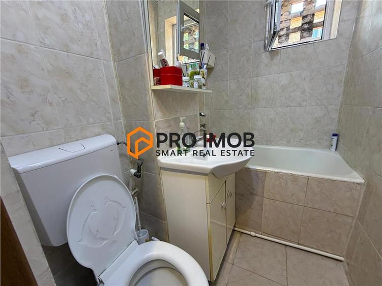 Apartament cu 4 camere semidecomandat, mobilat în Micro 5