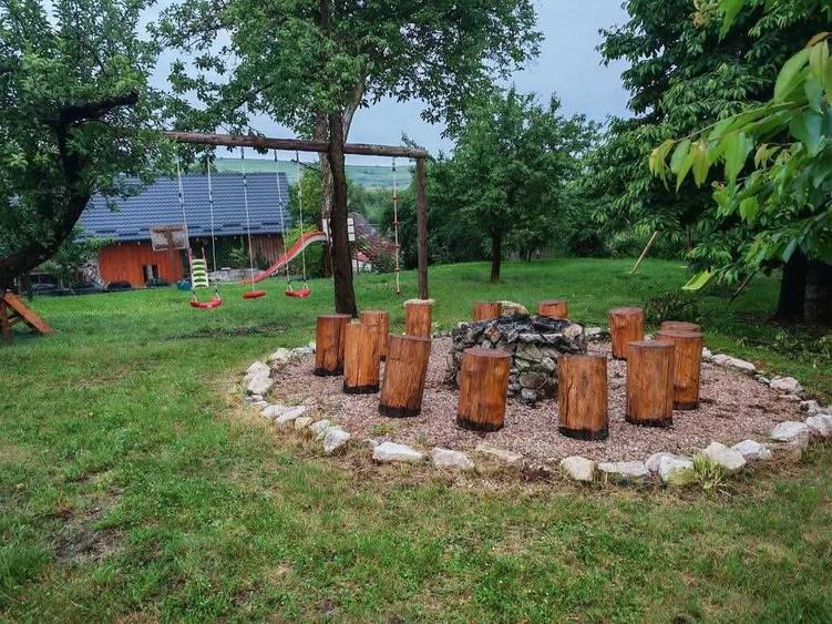 Casă cu 4 camere cu Teren 4000 Mp în Central
