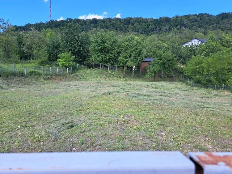 Teren de 1045 mp, în Pietrărie