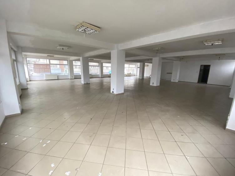 Spațiu comercial, de 300 mp, în Central