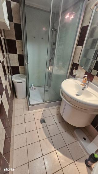 Casă cu 5 camere cu Teren 987 Mp în Moșilor