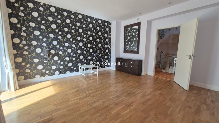 Casă cu 6 camere cu Teren 350 Mp în Băneasa